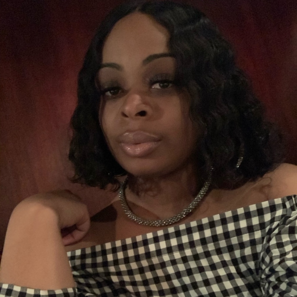 Meet your Posher, Ebony